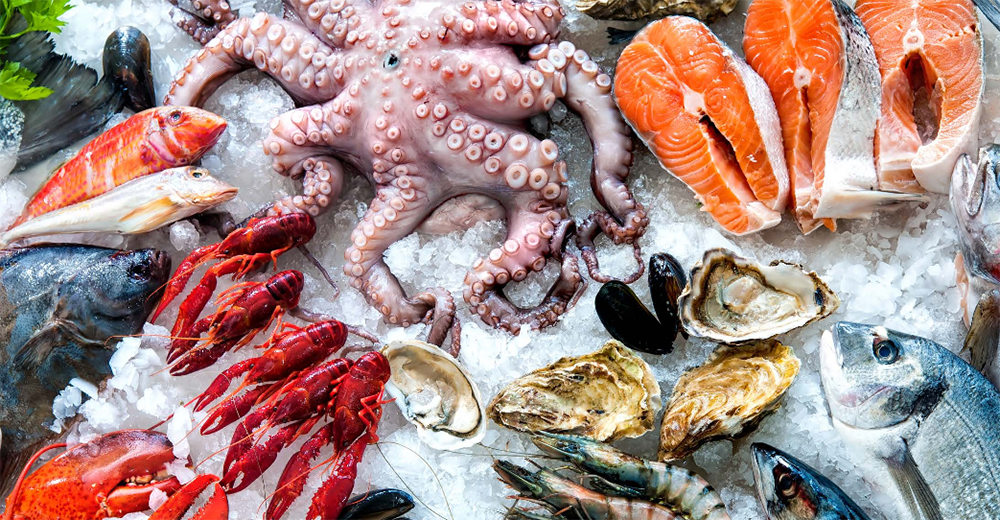 Seafood is a gift of the sea. Apparently, most of those who have tasted them at least once, will not be able to refuse a second time. Of course, to enjoy the dishes, you need to know the basics of cooking, or go to a proven institution.